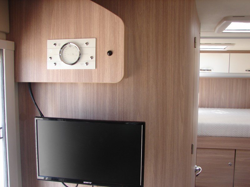 click to view close up detail imagery