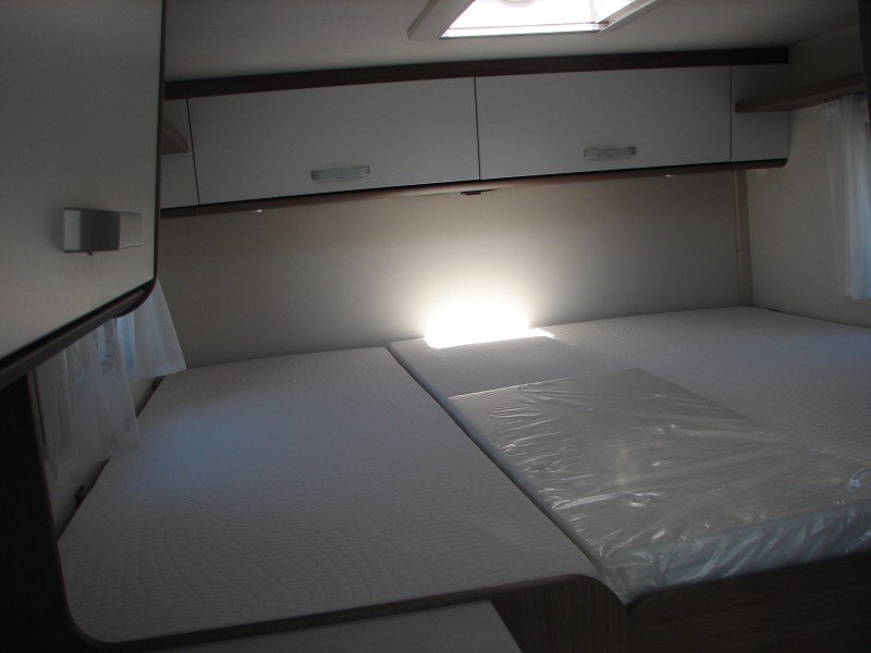 click to view close up detail imagery